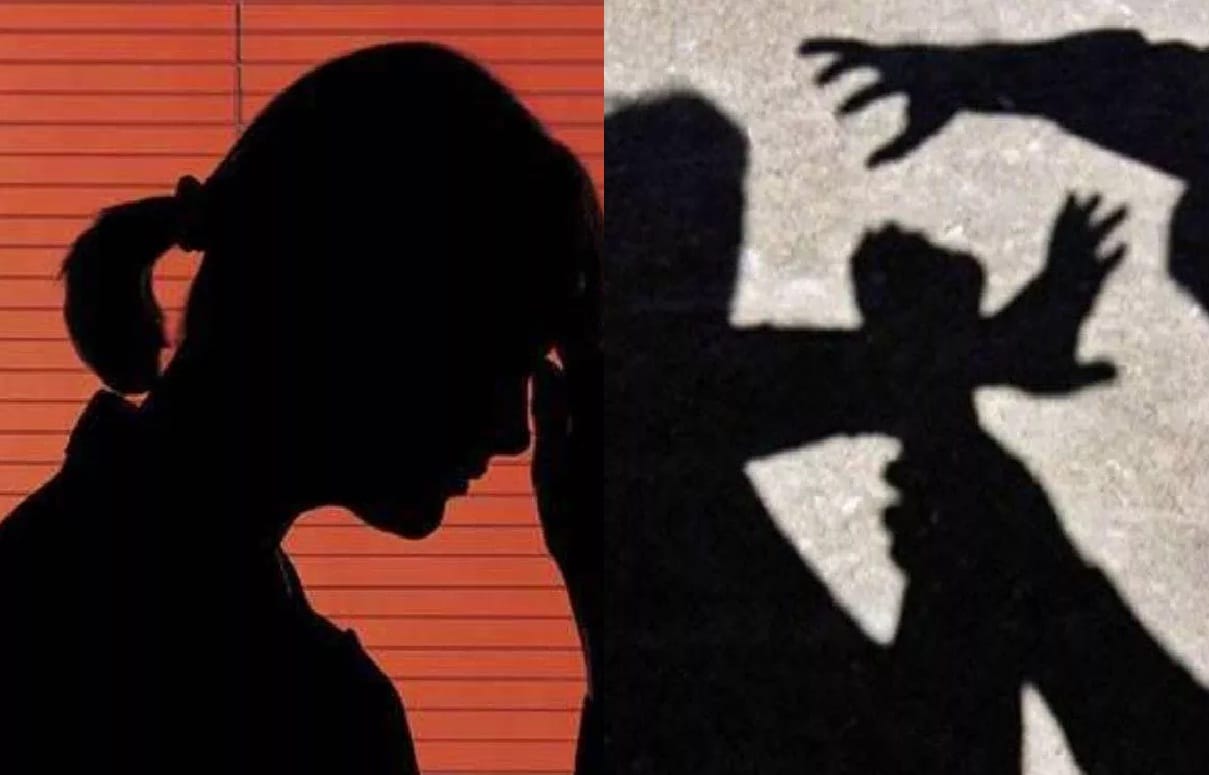A girl was caught after entering her house, she bit her hand and cheek when she protested, accused in custody