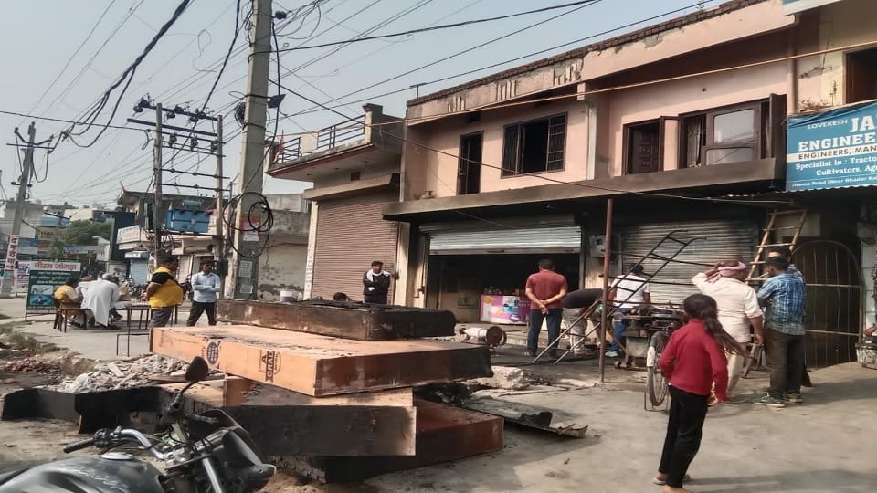 Fire broke out in two shops in Kurukshetra, Sanitary wares burnt to ashes
