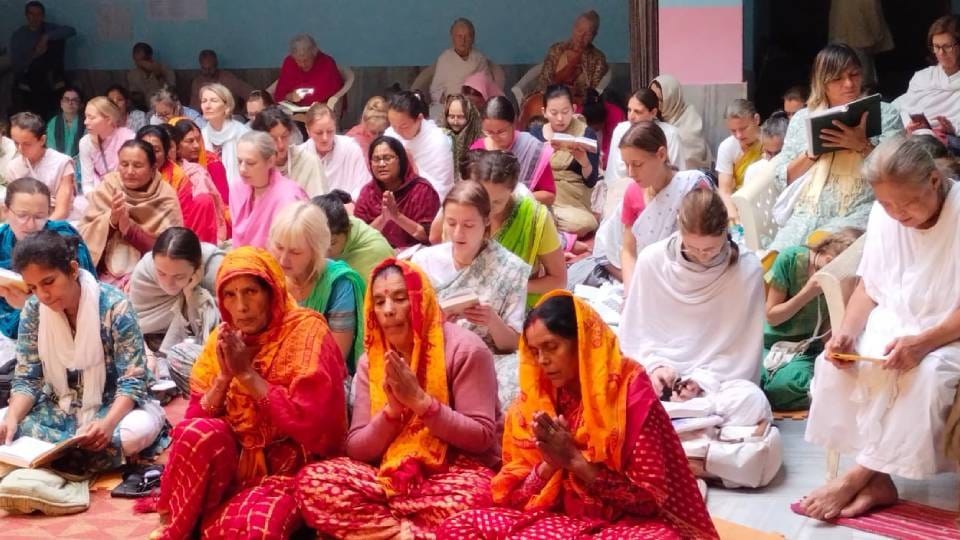 foreign devotees are seen colored in colors of Krishna devotion In Mathura