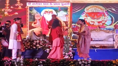 Bageshwar Dham Dhirendra Shastri Darbar held in Dehradun Parade Ground crowd gathered police read All updates