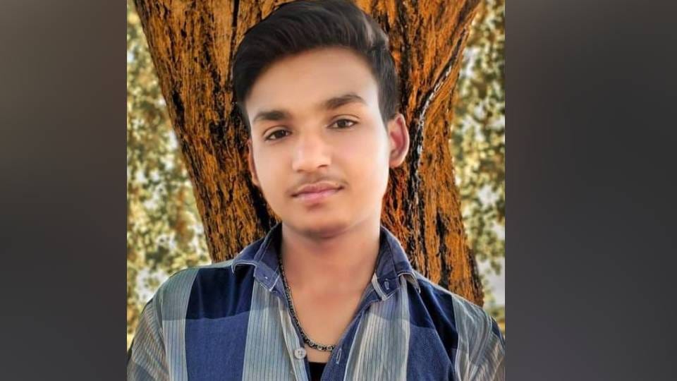 teenager died after falling from tractor while plowing field in Mainpuri