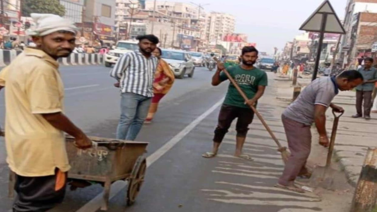 CM Yogi should keep coming like this then streets will shine