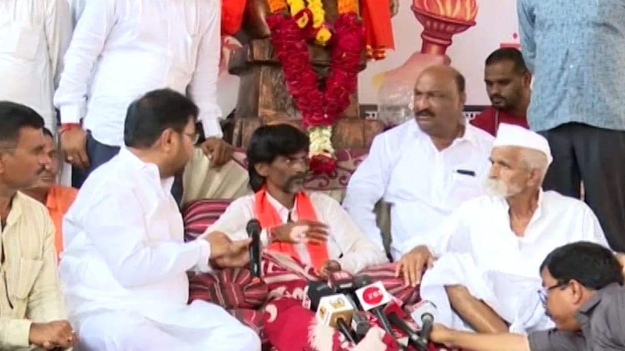 Maharashtra ministers meet quota activist Jarange to inform about extension of Shinde committee's scope