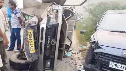 फरीदकोट में हादसा:बाइक और कार से टकराकर पलटी स्कूल वैन, दो बच्चों समेत चार लोग जख्मी – Bike And School Van Collided In Faridkot
