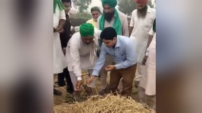 Punjab News:बठिंडा में अधिकारियों को बंधक बना जबरदस्ती जलवाई पराली, सीएम के आदेश पर 12 किसानों पर केस दर्ज – Video Of Stubble Burning In Punjab, Cm Bhagwant Mann Reacts