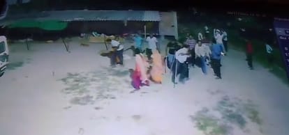 UP: Inspector who came to investigate the case kicked the woman in the stomach