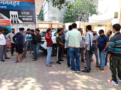 Ruckus over stopping women of Valmiki community from worshiping in temple Roorkee Uttarakhand news in hindi