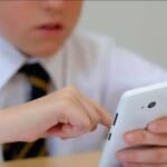 स्कूल में मोबाइल पर प्रतिबंध