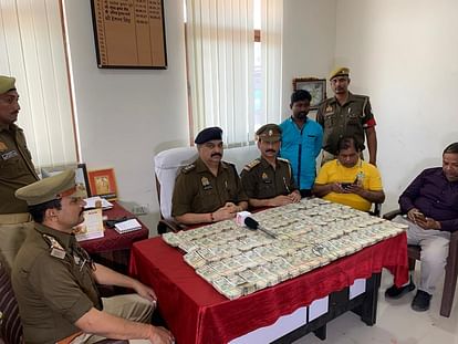 वाराणसी जंक्शन: 50 लाख रुपए कैश के साथ यात्री गिरफ्तार, जा रहा था कोलकाता; सीओ ने बताया कैसे पकड़ में आया? Varanasi Junction: Passenger arrested with Rs 50 lakh cash, was going to Kolkata; CO told how he was caught?