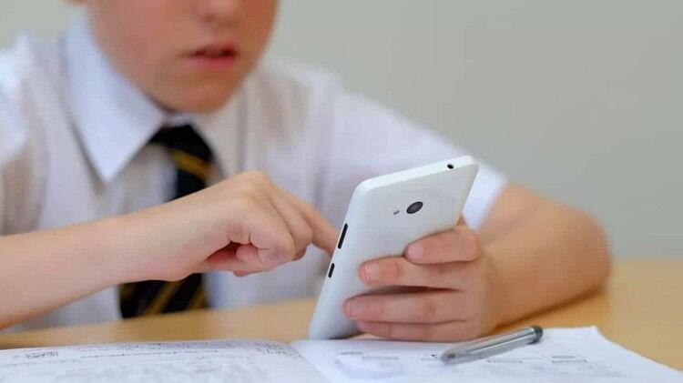 US World moving towards banning phones in schools is also risk of students falling behind technically