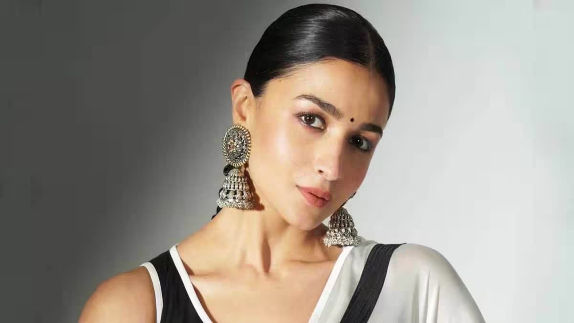 Akshay Kumar Parineeti Chopra Amitabh Bachchan Alia Bhatt Stars Who Tried Their Luck in Singing
