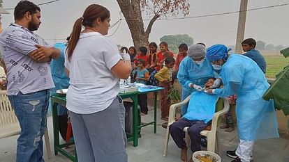 Spanish doctors organized a health camp in Nazirpura village in Agra