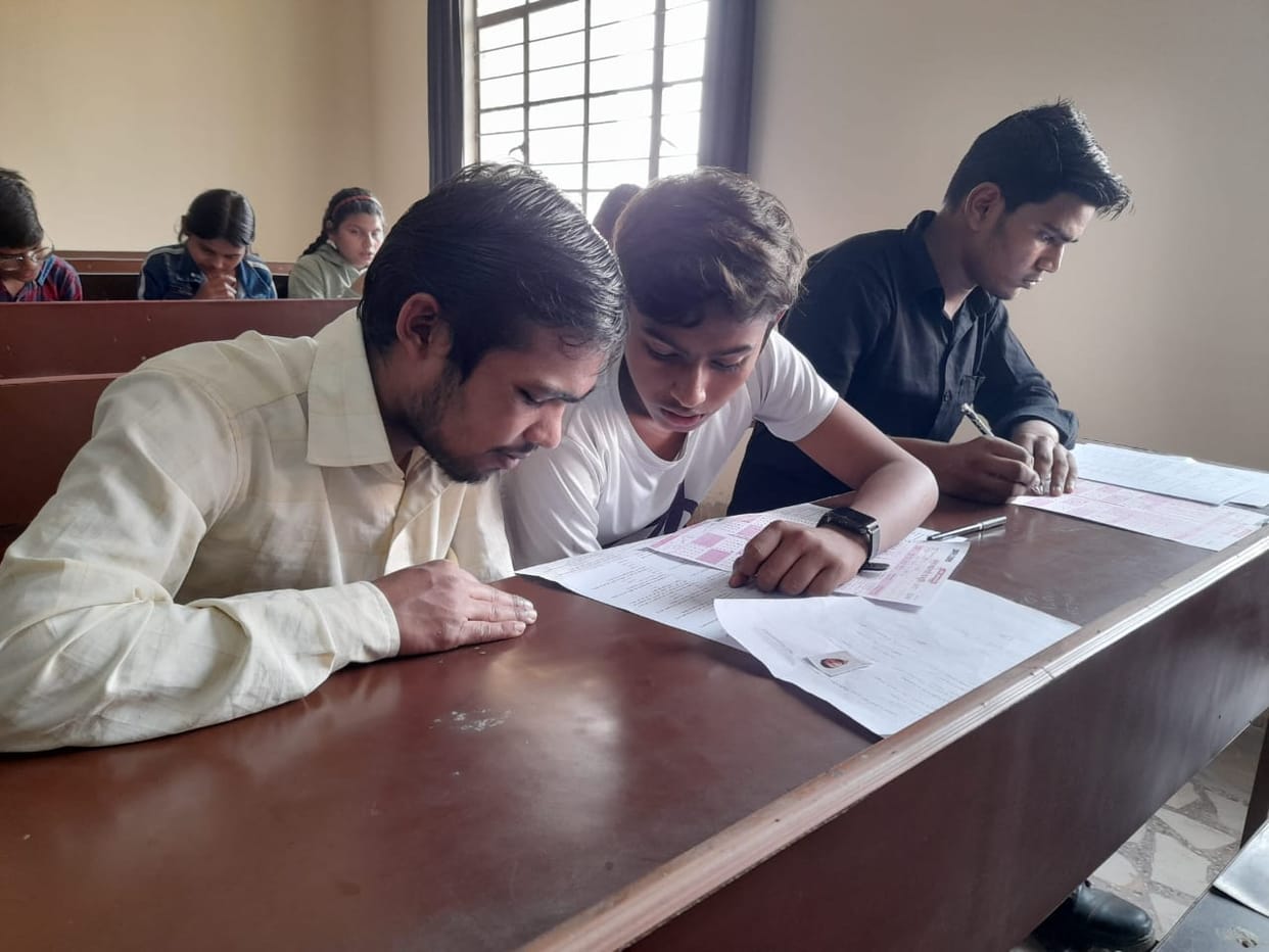 Meerut: 860 students appeared for Atul Maheshwari Scholarship exam in Meerut