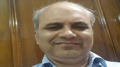 laparoscopic surgeon Dr. Lakhan Singh Galav died after being hit by train in agra