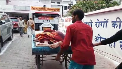 family members took patient to hospital in a handcart in Hamirpur
