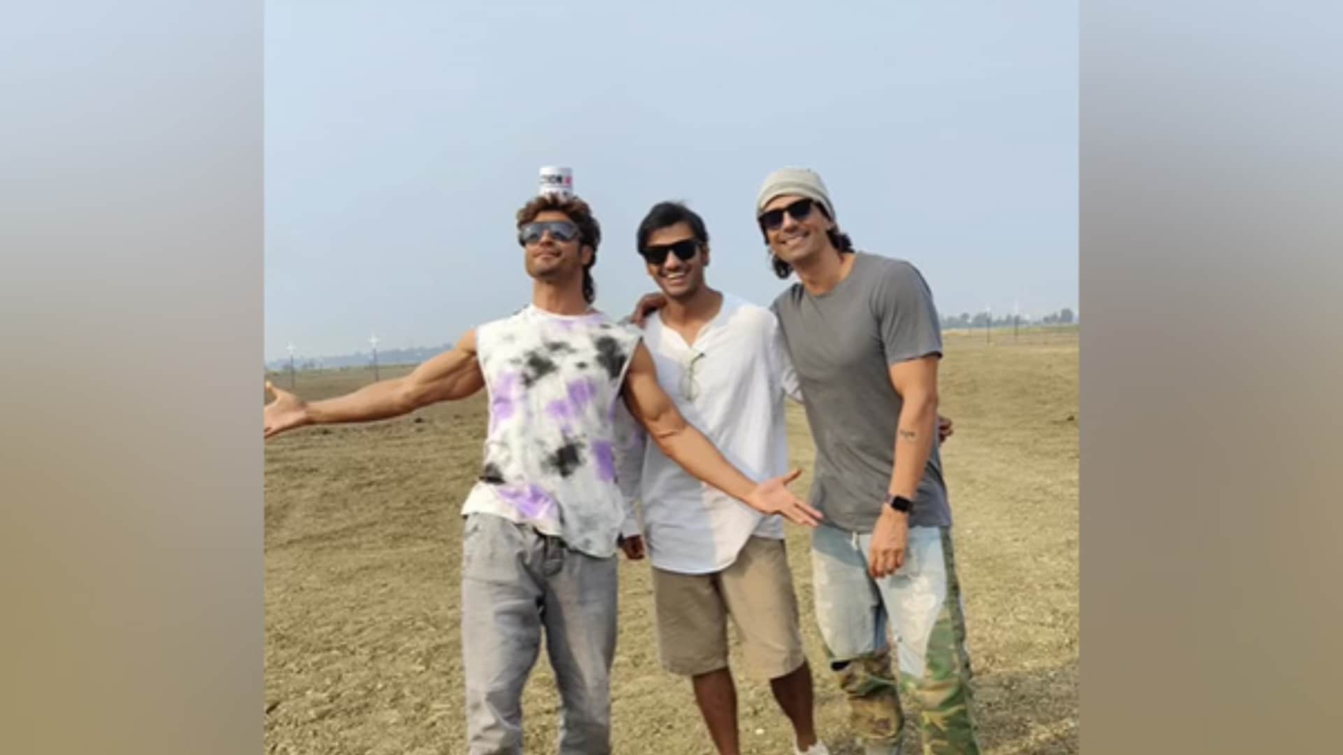 Arjun Rampal suffered from slipped Disc While Crakk Jeetegaa Toh Jiyegaa action shoot Vidyut Jammwal helps him