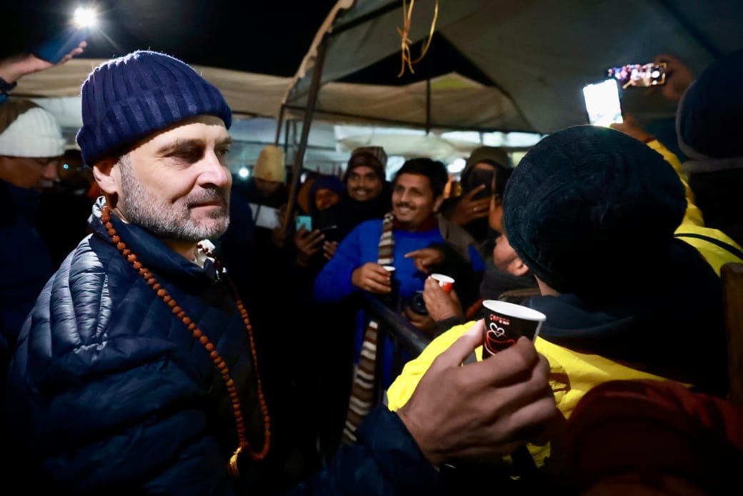 Rahul Gandhi Visited Kedarnath dham and Do evening aarti Crowd Gathered to see him photo