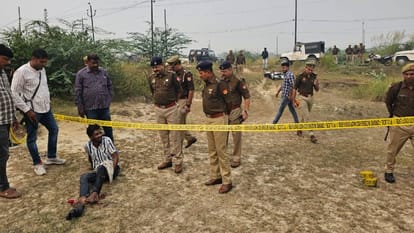 police arrested two robbers with reward of fifty thousand during encounter In Mainpuri