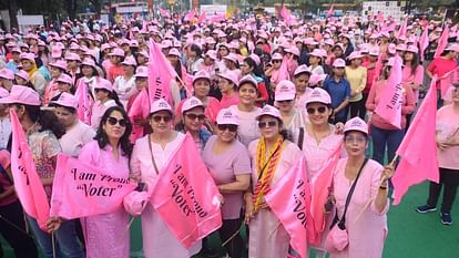 Pink Walk: पिंक ड्रेस में इंदौर की सड़कों पर निकली हजारों लड़कियां और महिलाएं, कलेक्टर-कमिश्नर को खुद आना पड़ा indore girls womens rally for election pink walkathon
