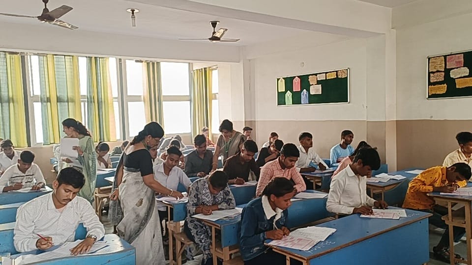 Bhopal: Half yearly examinations of class 9th and 11th will start from 6th December.