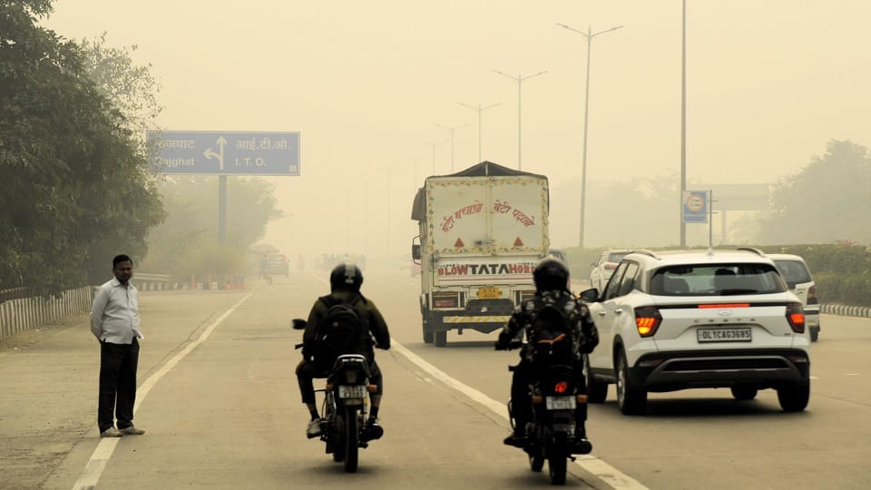 air of the capital Delhi reached very poor category