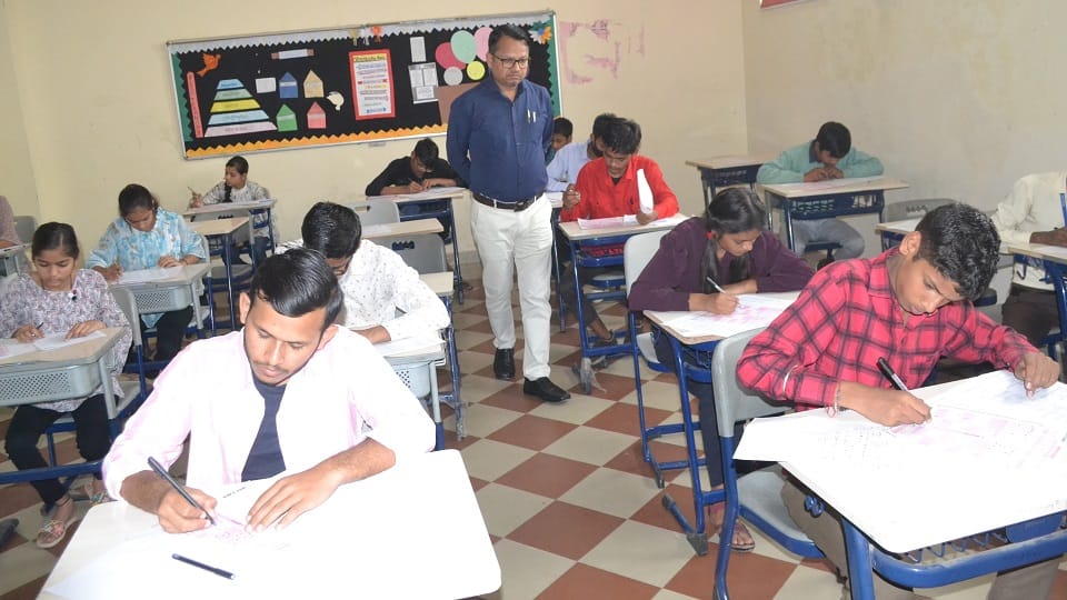 Atul Maheshwari Scholarship Exam Hathras