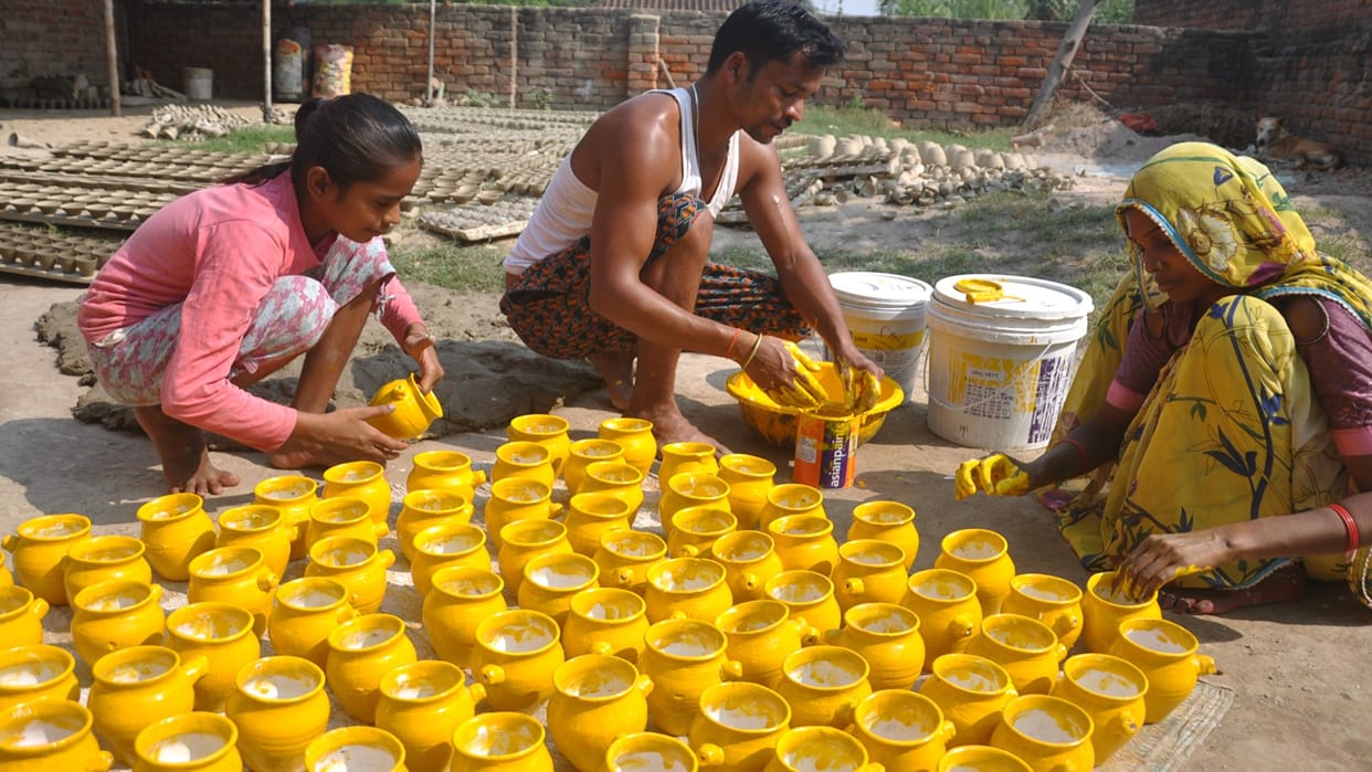 Lamps prepared from Sai soil can spread light on the banks of Saryu.