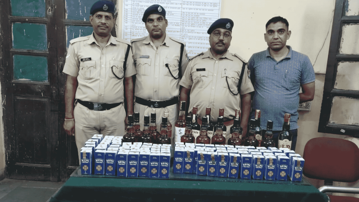 19 bottles of liquor recovered in Bareilly-Bhuj Express train