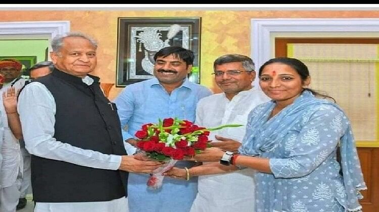 Manisha wife of BJP Deputy Mayor of Hisar gets ticket from Rajasthan Congress, elections from Khetri Assembly