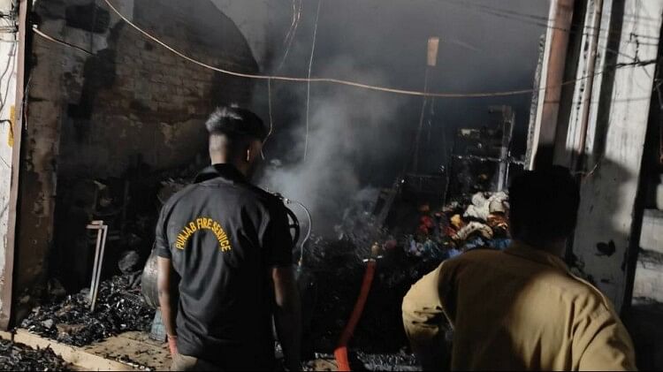 Fire Broke out in Hoseiry Factory in ludhiana, one died