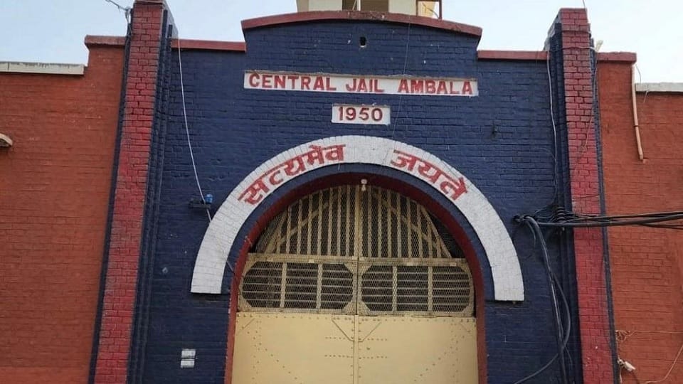 Drug addiction and mobile game not stopping in Ambala Central Jail, all claims of security being ruined
