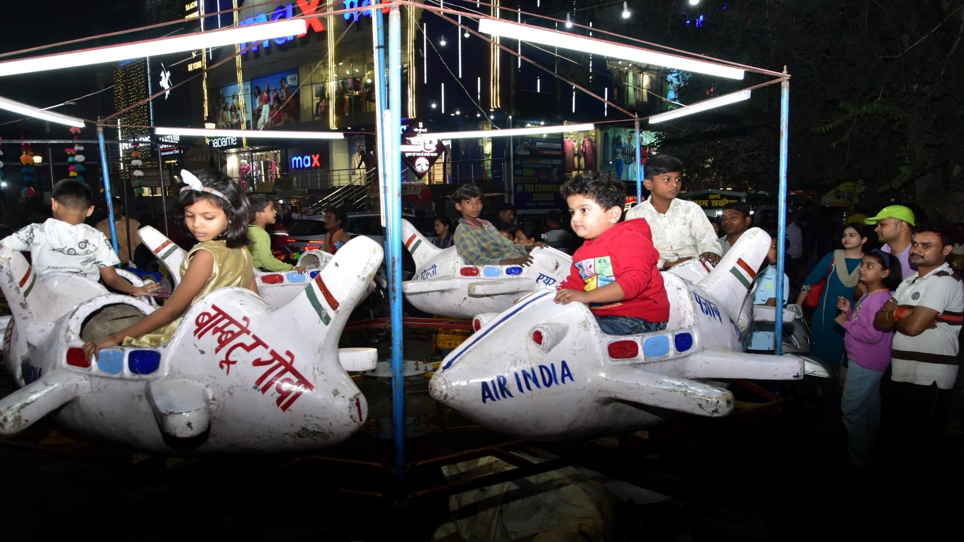 Amar Ujala Carnival: A plunge of emotions in the melodious confluence of songs, hymns and ghazals, Ratnesh Dub