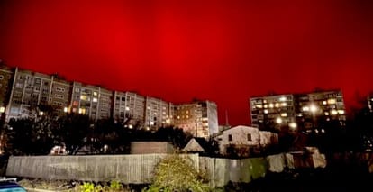 bulgaria sky turns red from aurora borealis people calls apocalyptic know its reason