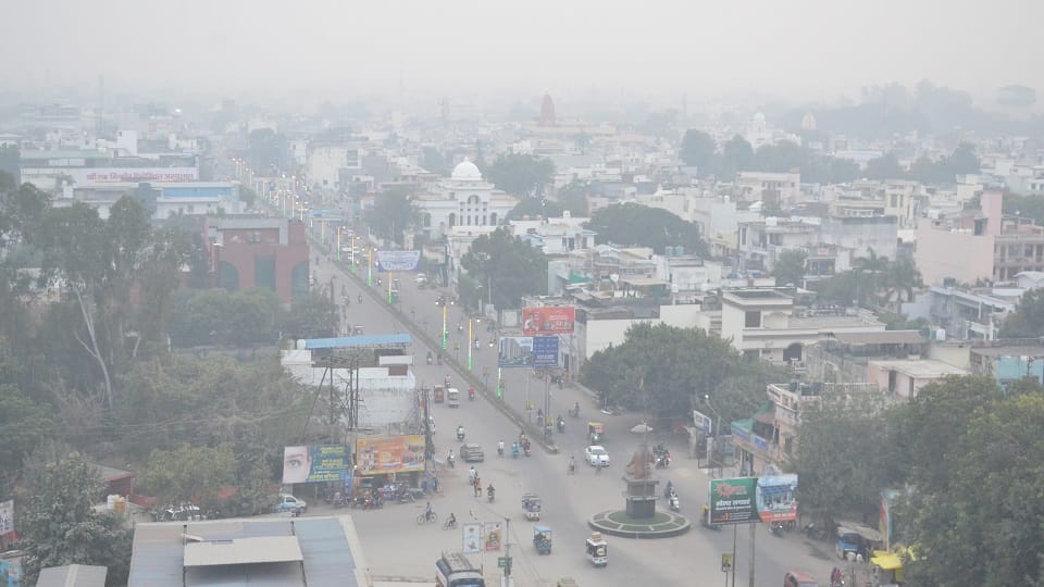 Air pollution increasing due to haze and smoke in Bareilly