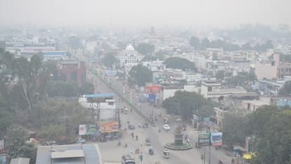 Bareilly News: धुंध और धुआं से हवा में घुल रहा जहर, प्रदूषण से बचने के लिए चिकित्सक दे रहे ये सलाह Air pollution increasing due to haze and smoke in Bareilly