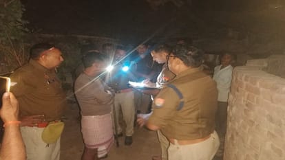 Dead bodies of mother and daughter found hanging from in Badaun