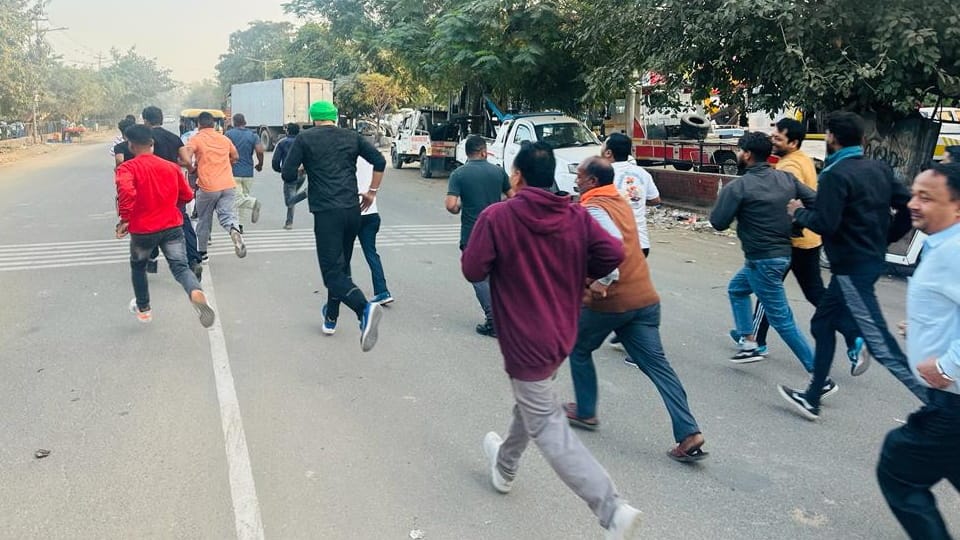 Manimajra police organized race between shopkeepers and mechanics working in motor market