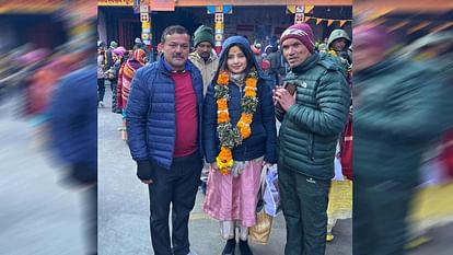 Dimple Yadav visited Badrinath Dham Chamoli Uttarakhand news in hindi
