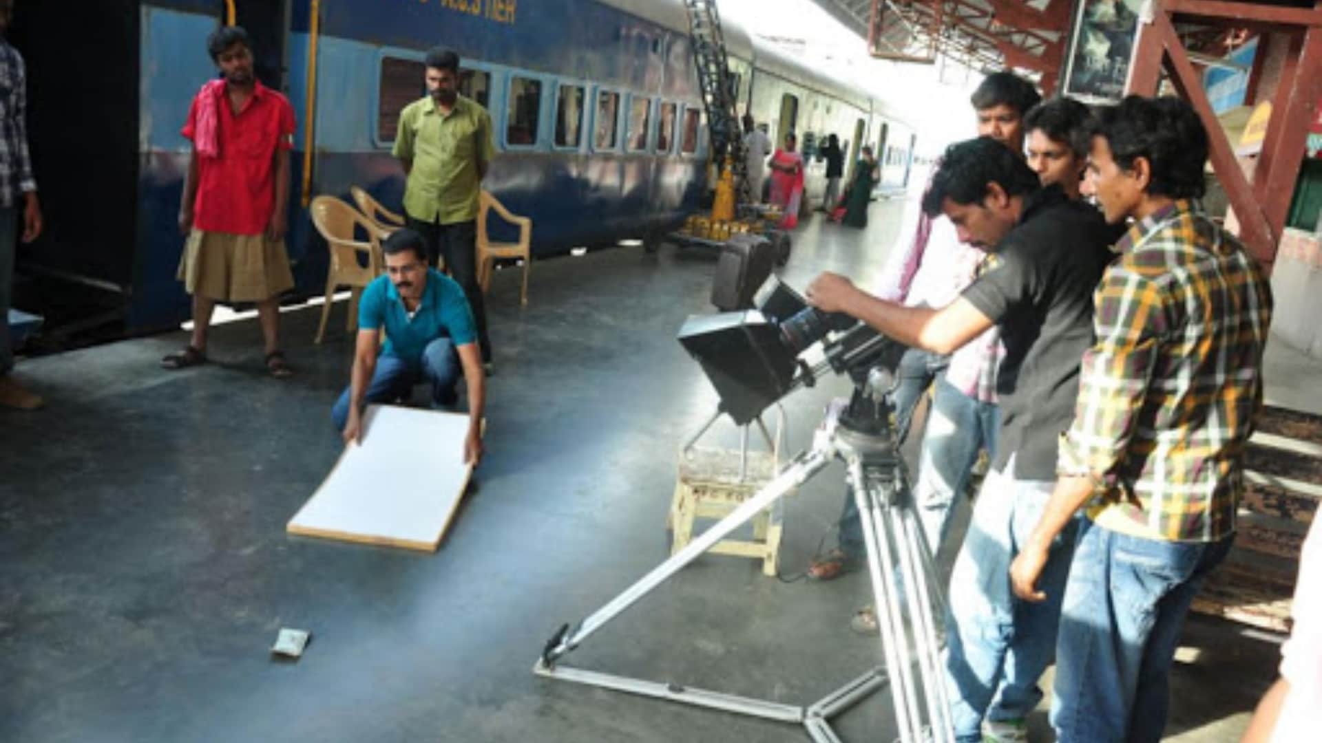 Bollywood 365X24X7 There is no one to listen in Delhi and Mumbai No holiday in this industry