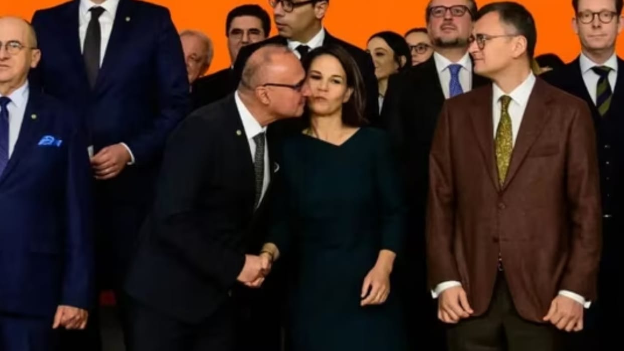 Croatian foreign minister Gordan Grlic Radman tries to kiss german FM