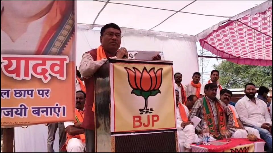 CG Election 2023 Union Minister Rameshwar Teli holds public meeting in Gurur