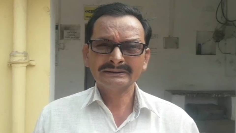living person was declared dead so as not to have to return money In Mainpuri