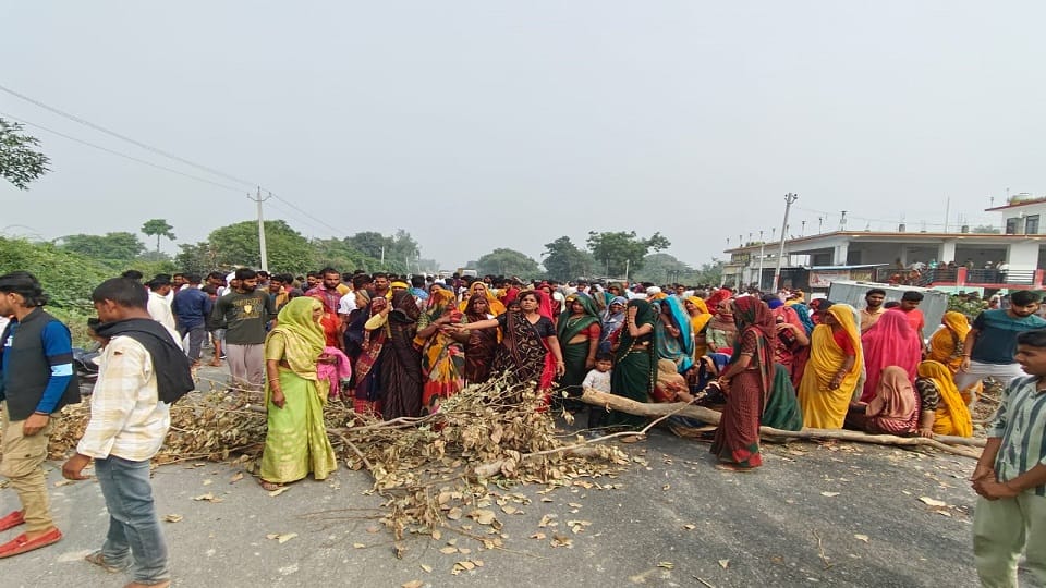 Youth dies in road accident angry people block the highway