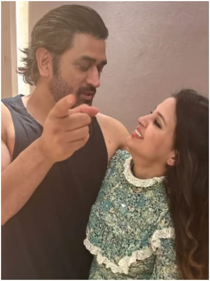 MS Dhoni, Sakshi Singh, romantic Photos, see picture, ODI World Cup 2023