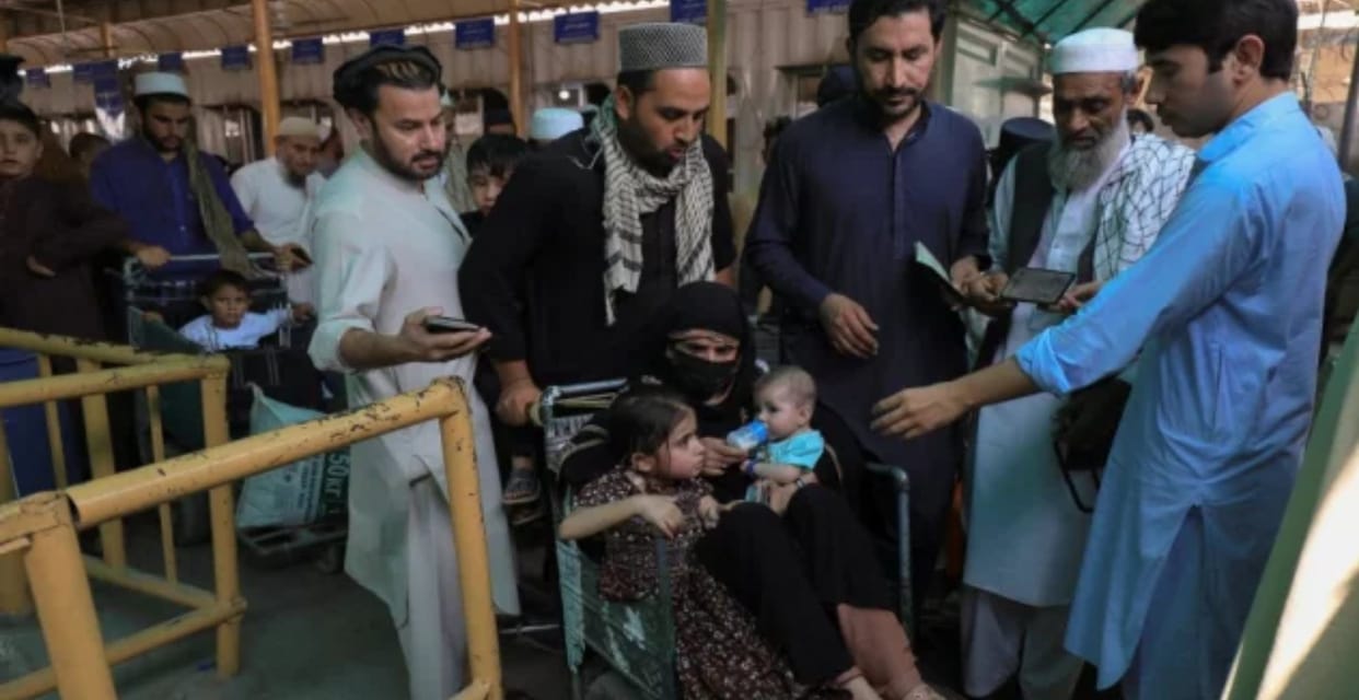 pakistan repatriated around two lakh illigal afghan to afghanistan