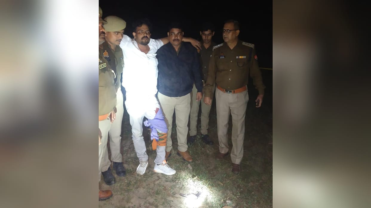 Animal smugglers encounter with police, one accused shot in leg