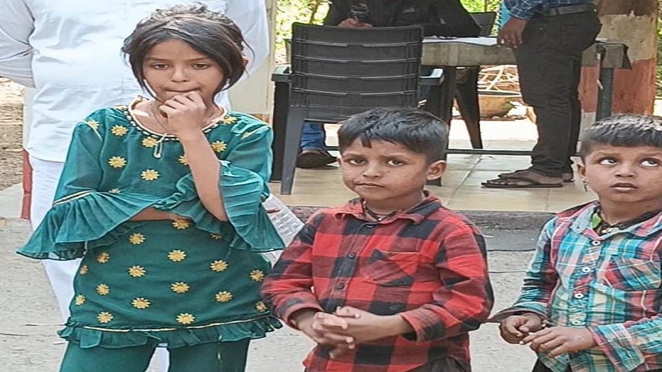 Drunk bike rider hits couple Monu dies Kashmiri condition critical in Korba