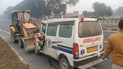 ambulance driver dies as road accident on highway in Shahjahanpur