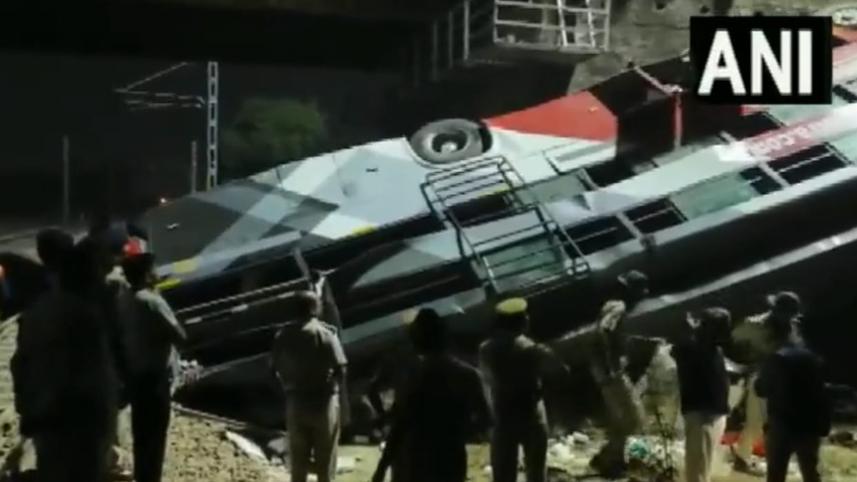 Rajasthan Road Accident uncontrolled bus Fall down on railway track several killed news update in hindi