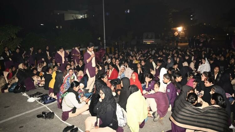 UP 112 : महिला कर्मियों ने देर रात तक किया प्रदर्शन, यूपी 112 ने बयान जारी कर कहा - वेतन दे दिया गया